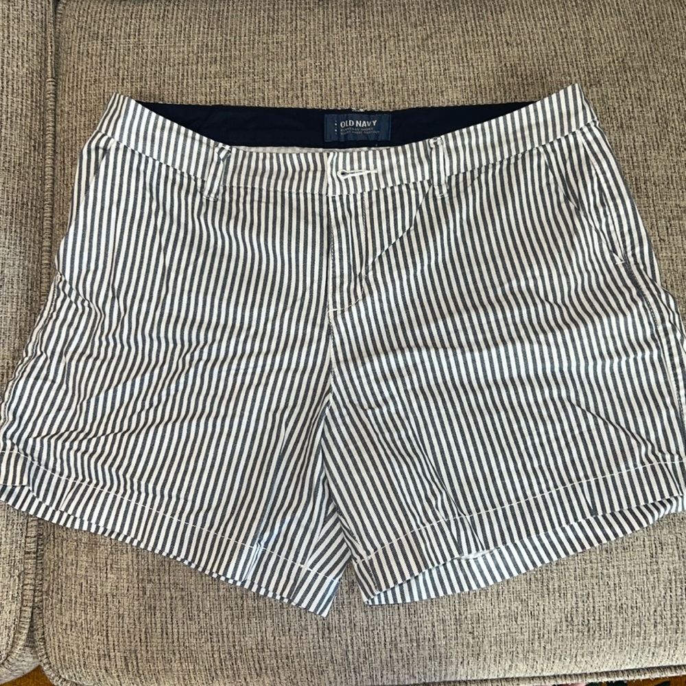 Old Navy navy blue striped shorts, size 6